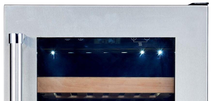 Umidor de charutos Tecno professional com porta de aço inox.