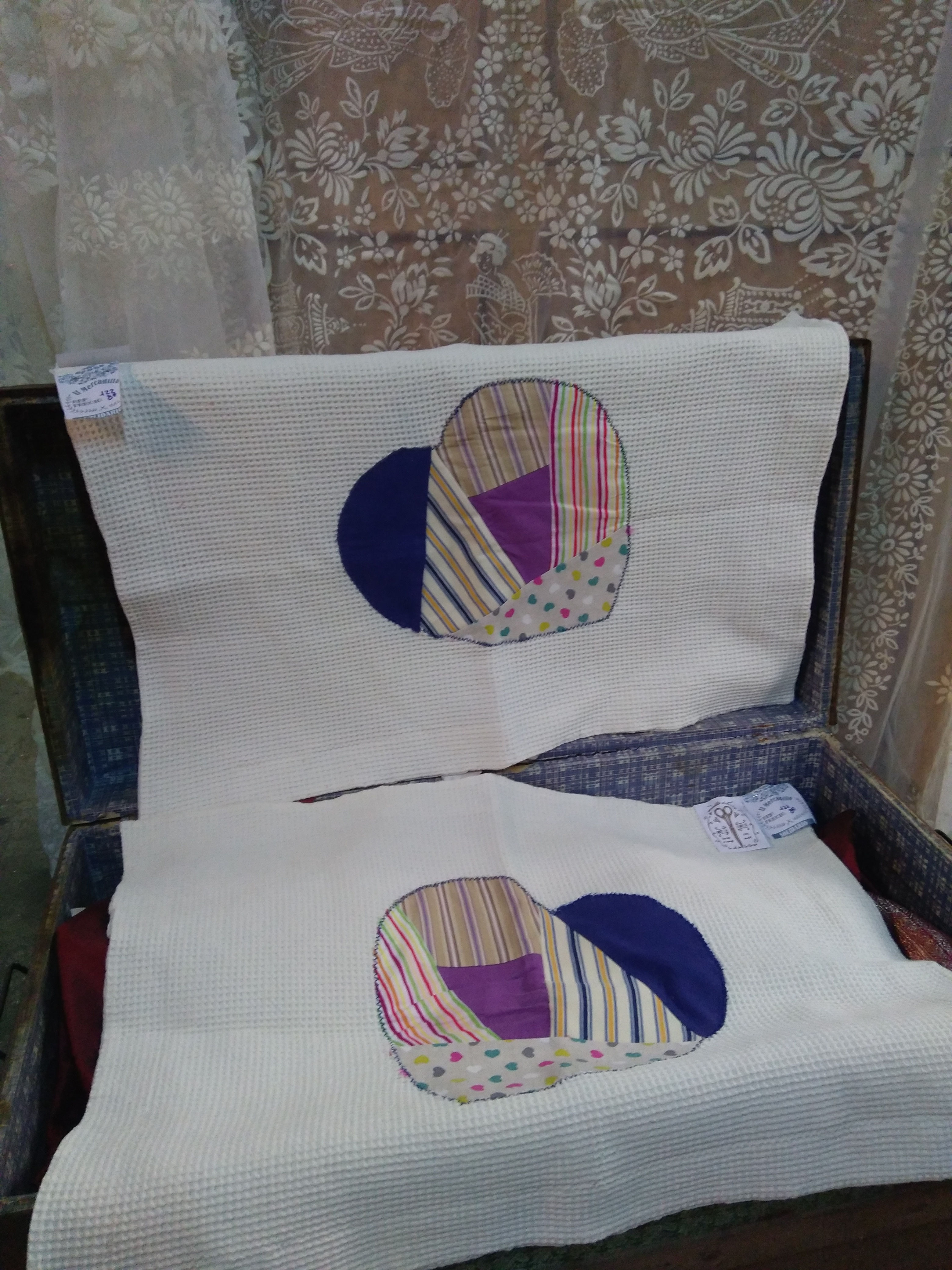 Fundas cojín con aplicación corazón, 60x50cm cada una Ref 121; 122