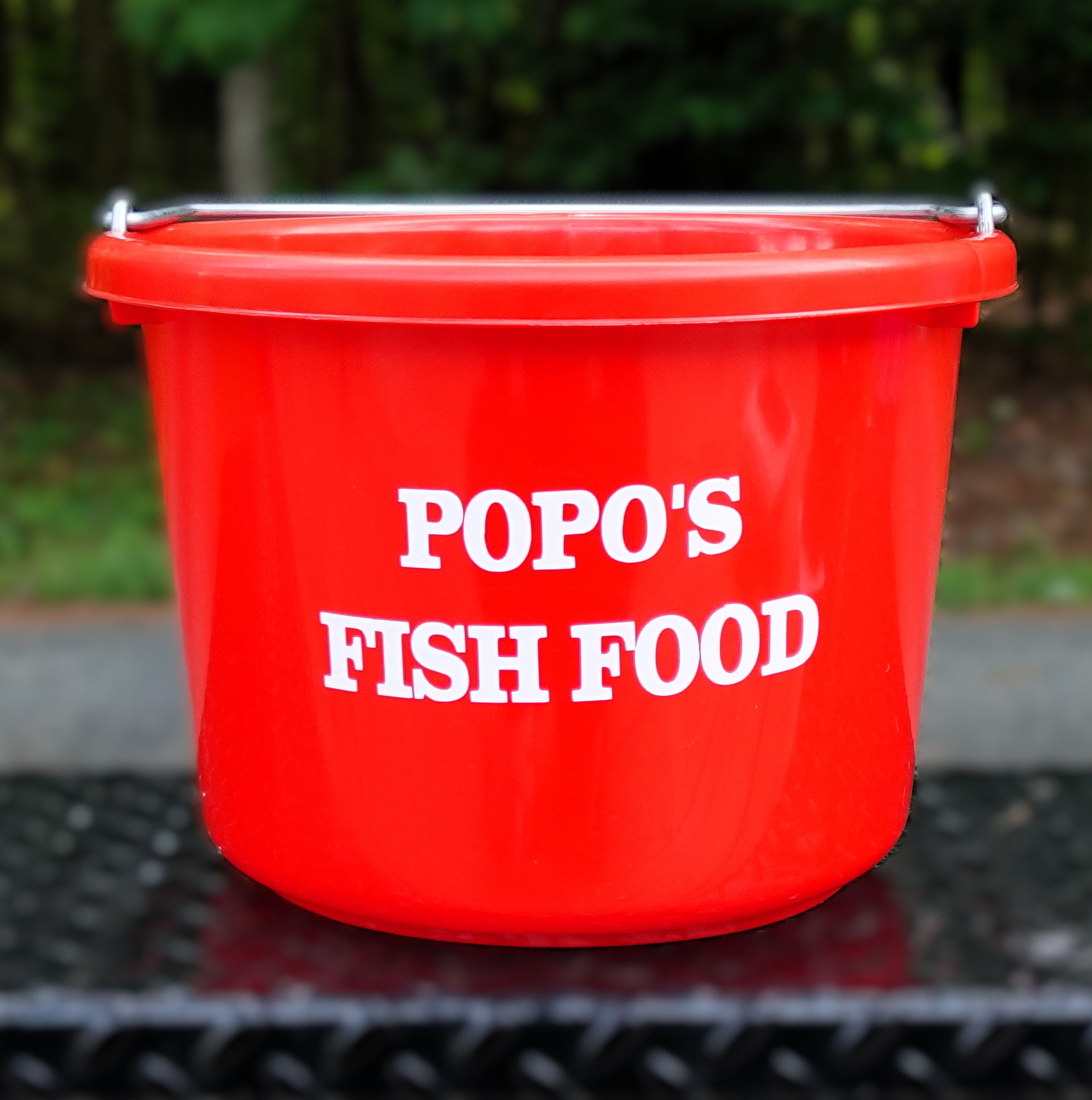 Custom Livestock 8 Qt Feed Bucket