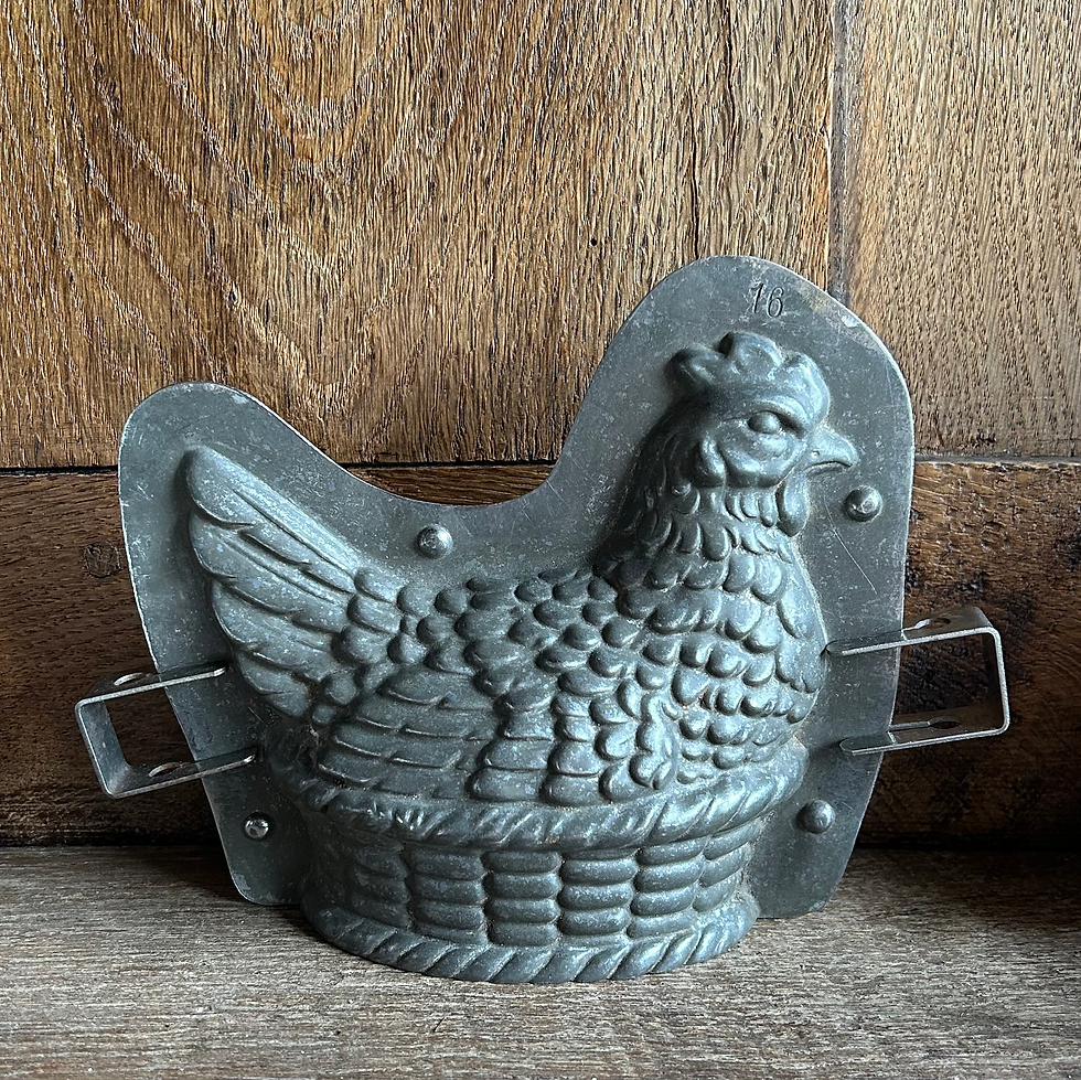 Antike Schokoladenform HENNE AUF KORB, ca. 17 cm