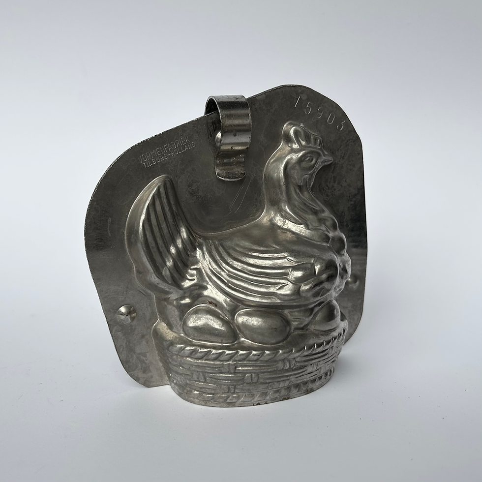 Thumbnail: Antike Schokoladenform HENNE AUF KORB MIT EIERN, ca. 11 cm