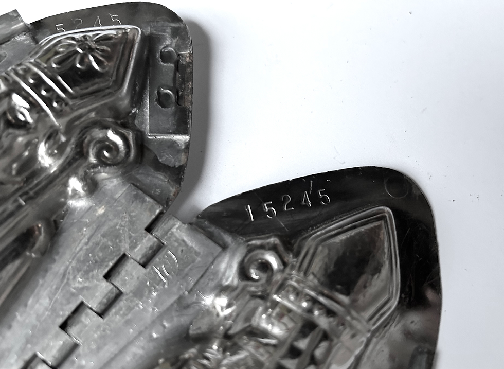 Thumbnail: Antike Schokoladenform HEILIGER NIKOLAUS MIT BISCHOFSSTAB, ca. 18,5  cm