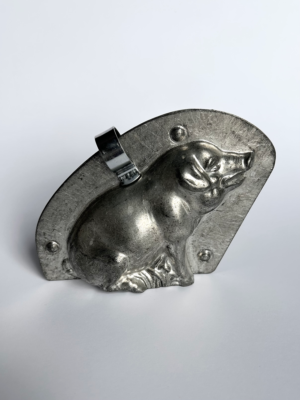 Thumbnail: Antike Schokoladenform SITZENDES SCHWEIN, ca. 12 cm