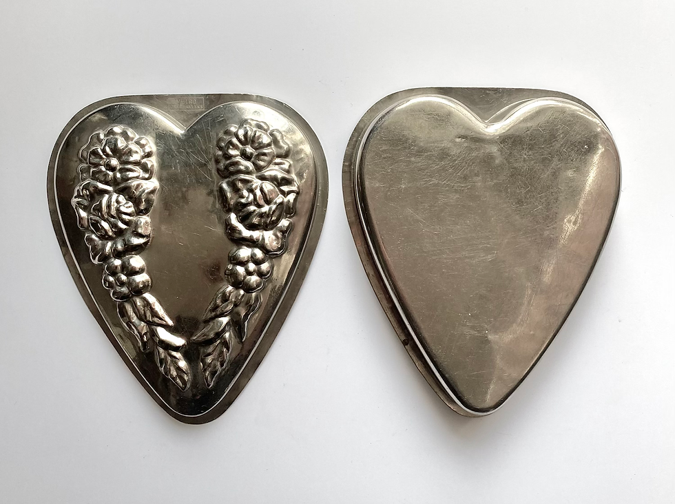 Thumbnail: Antique HEART CASKET chocolate mold, approx. 17.5 cm