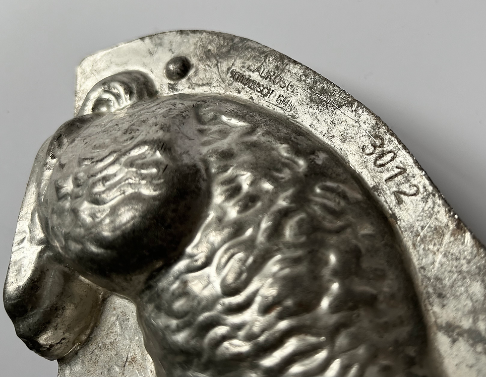 Miniaturbild: Antike Schokoladenform SITZENDER HASE, ca. 18,5 cm
