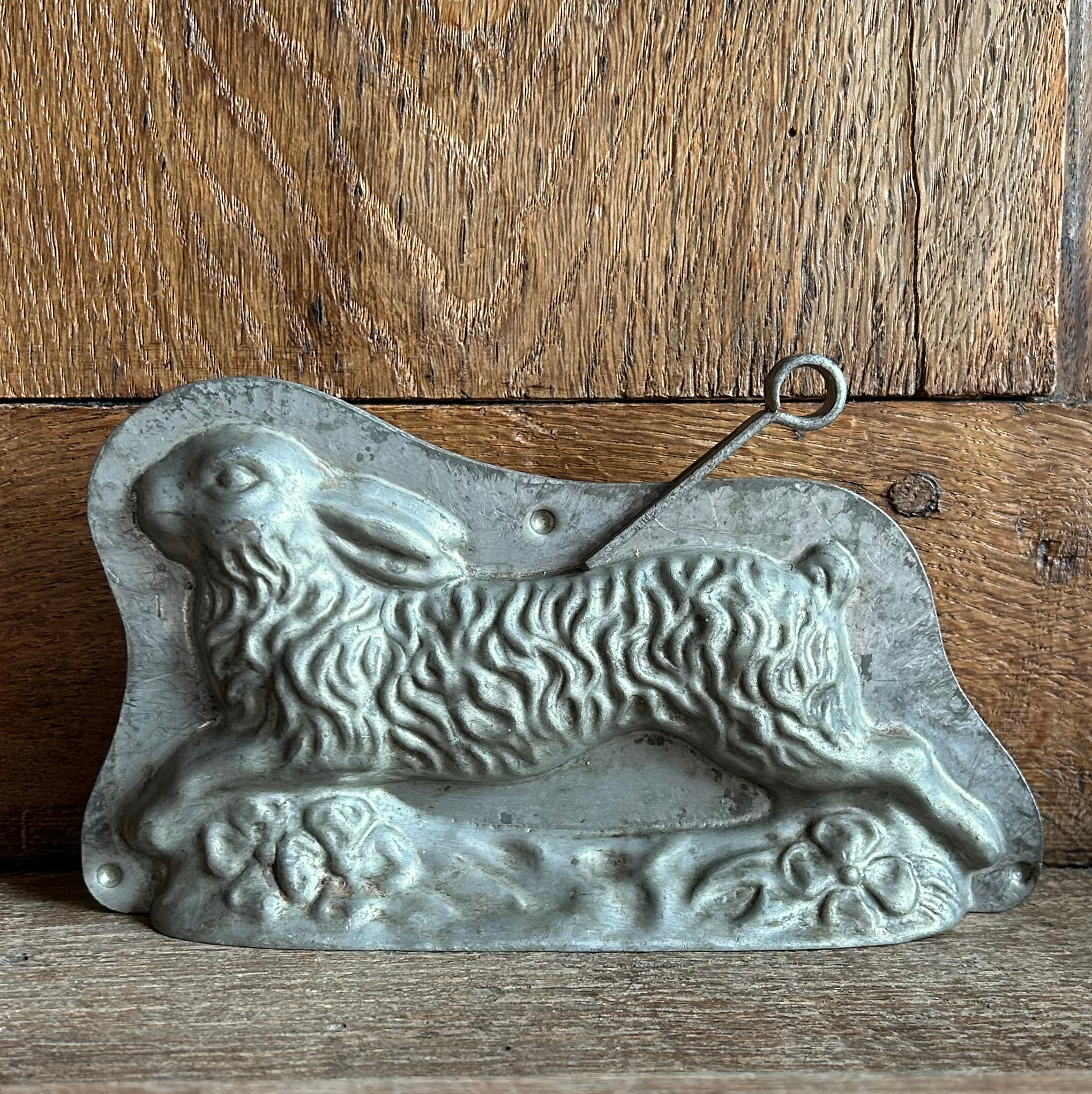 Seltene antike Schokoladenform HASE RENNT ÜBER WIESE, ca. 18,5 cm