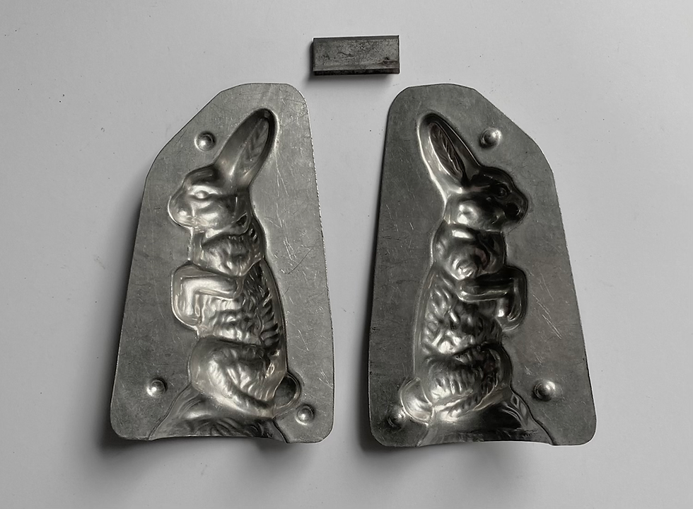 Thumbnail: Antique chocolate mold BEGGING RABBIT, approx. 13.5 cm