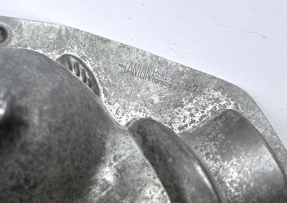 Thumbnail: Seltene antike Schokoladenform KÜKEN MIT ZYLINDER, ca. 14 cm