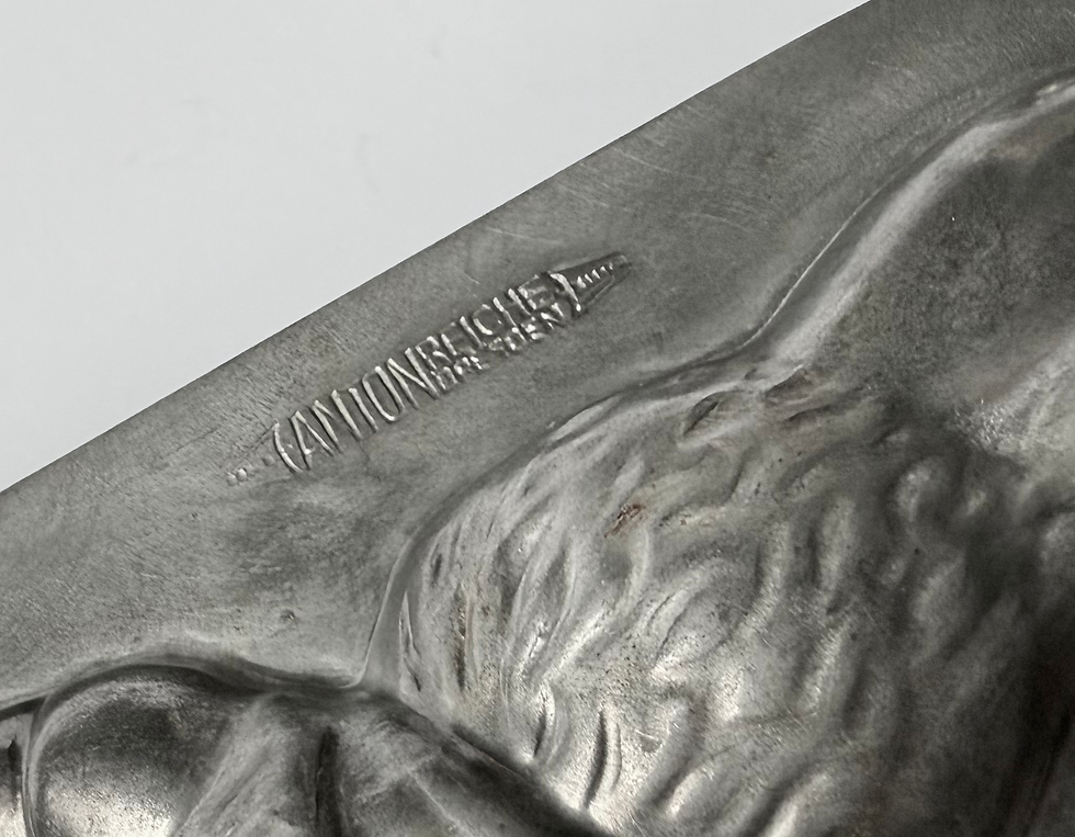 Miniaturbild: Antike Schokoladenform Hasenmädchen in Tracht von Anton Reiche Dresden