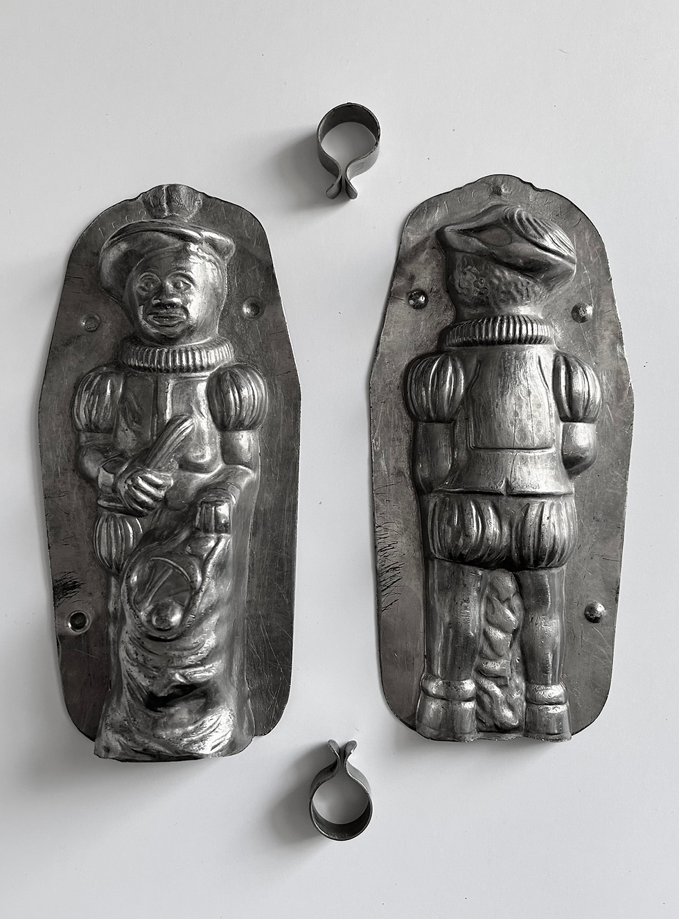 Thumbnail: Antike Schokoladenform SCHWARZER PETER, ca. 18,5 cm