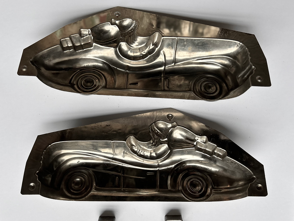 Thumbnail: Seltene antike Schokoladenform NIKOLAUS IM CABRIO MIT GESCHENKEN, ca. 29 cm