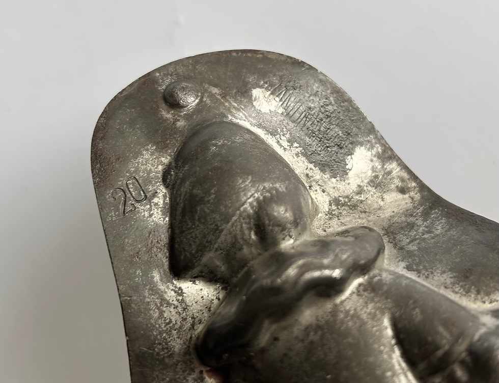 Thumbnail: Seltene antike Schokoladenform PIERROT, ca. 10,5 cm