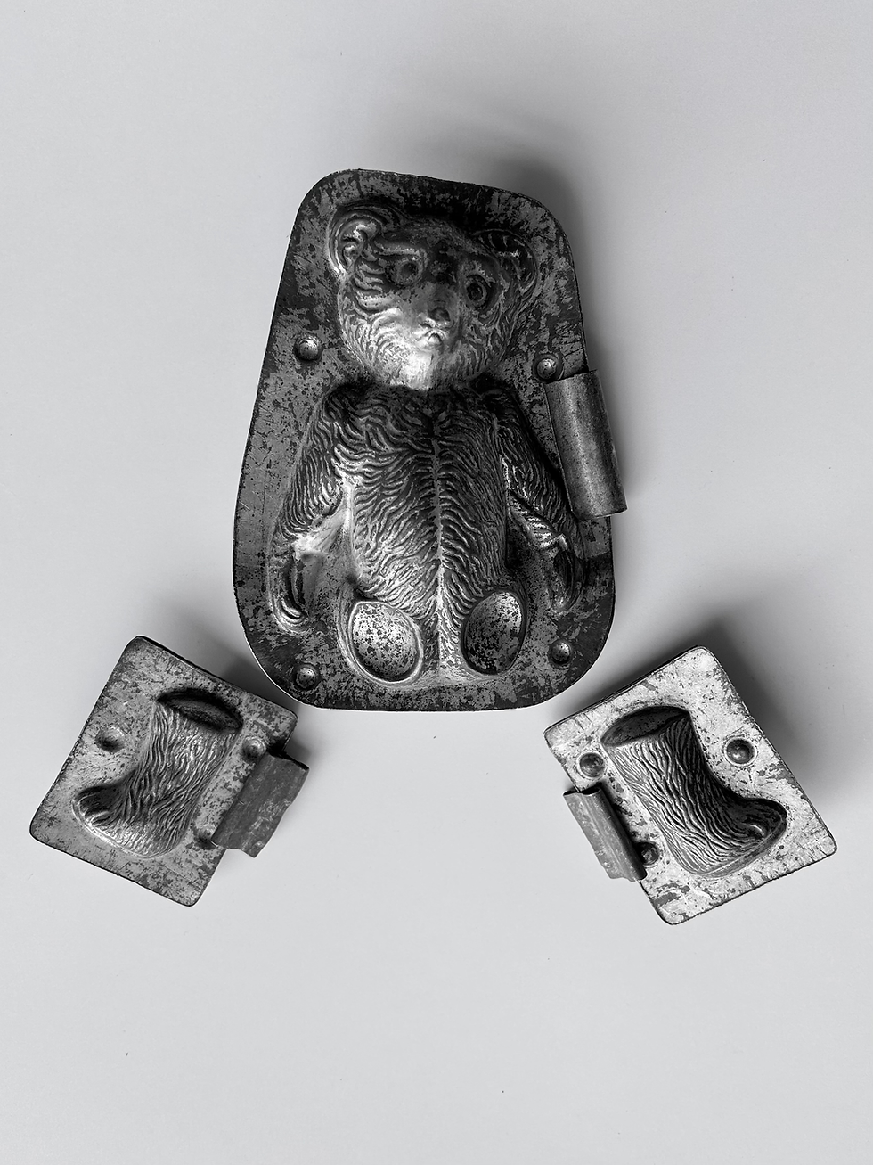 Thumbnail: Seltene 6-teilige antike Schokoladenform Teddybär von Hermann Walter Berlin