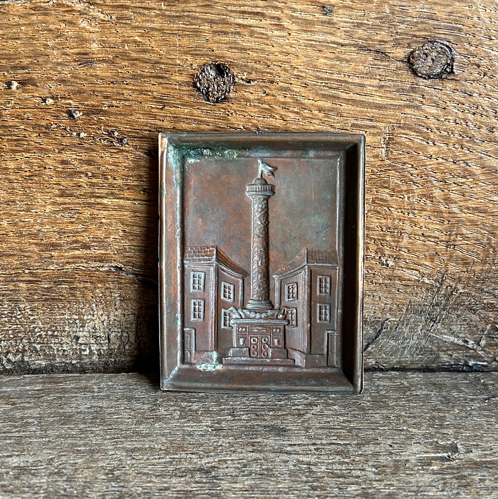 Antike Schokoladenflachform aus Kupfer Siegessäule von 1800