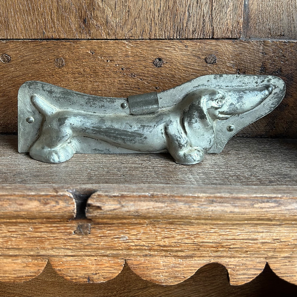 Seltene antike Schokoladenform STILISIERTER DACKEL, ca. 23,5 cm