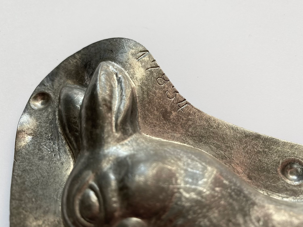 Miniaturbild: Antike Schokoladenform SITZENDER HASE, ca. 10 cm