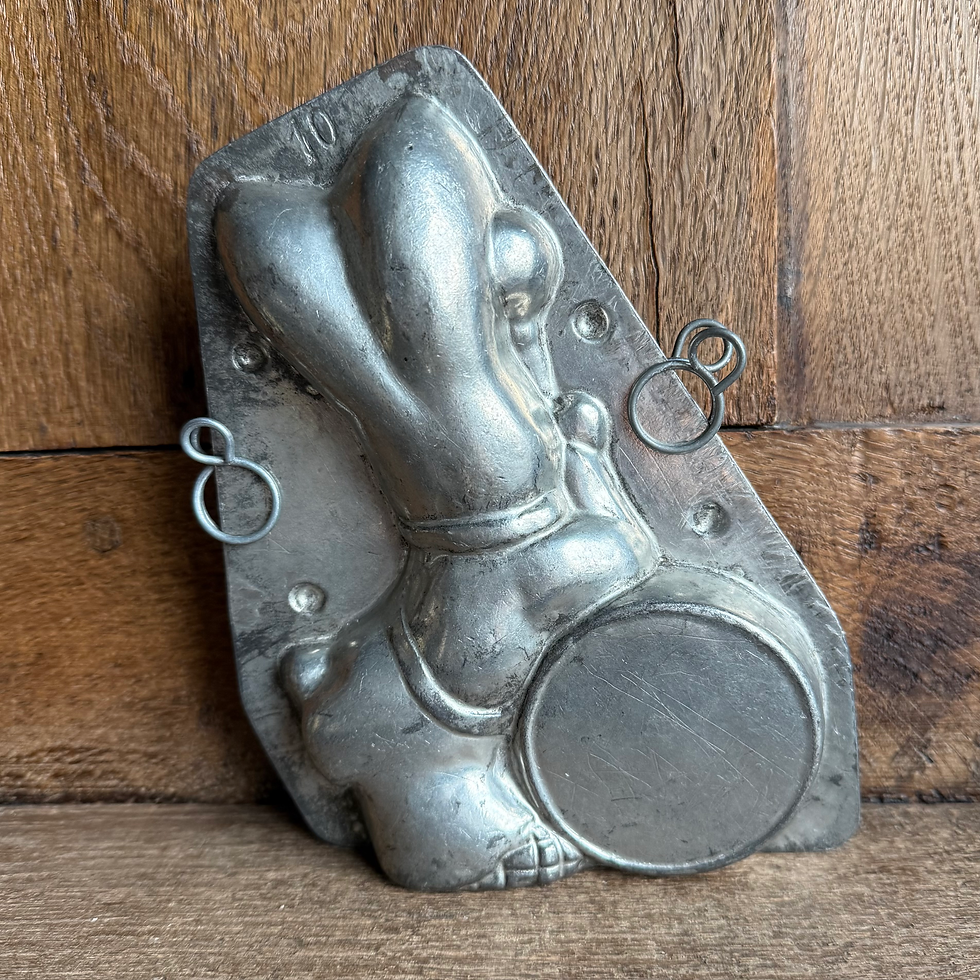 Antike Schokoladenform Hase mit Trommel von E. F. Teich Wien