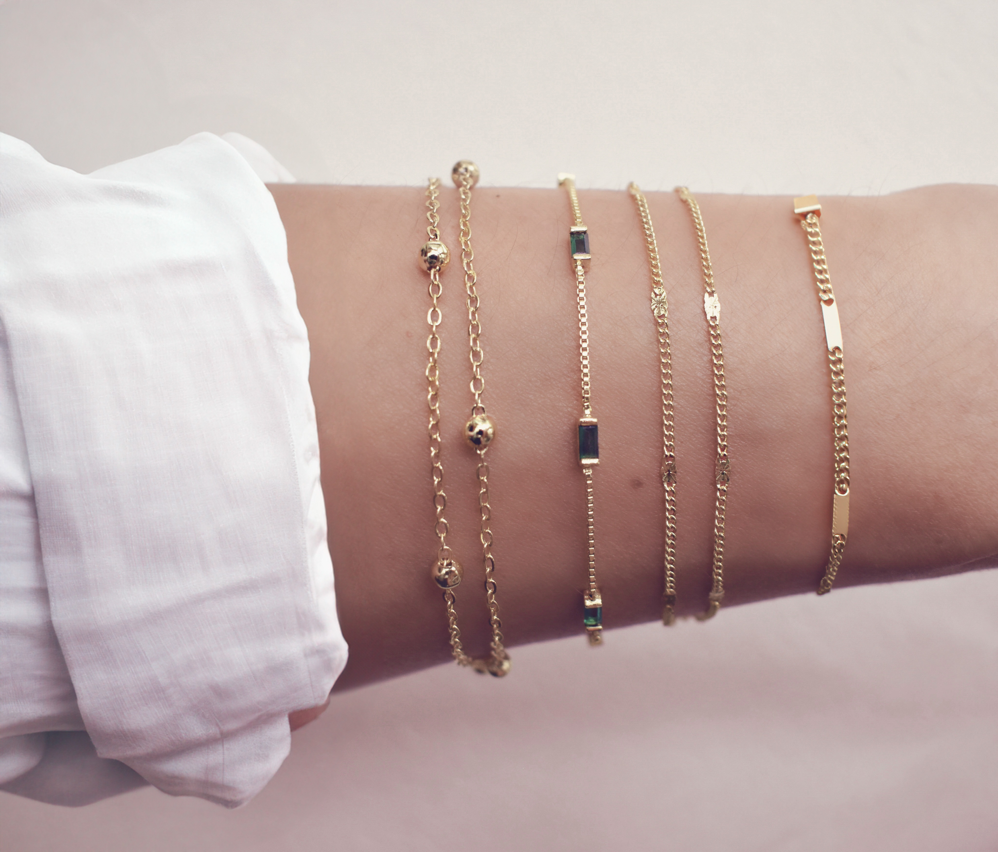 Dainty gold shimmer bracelet