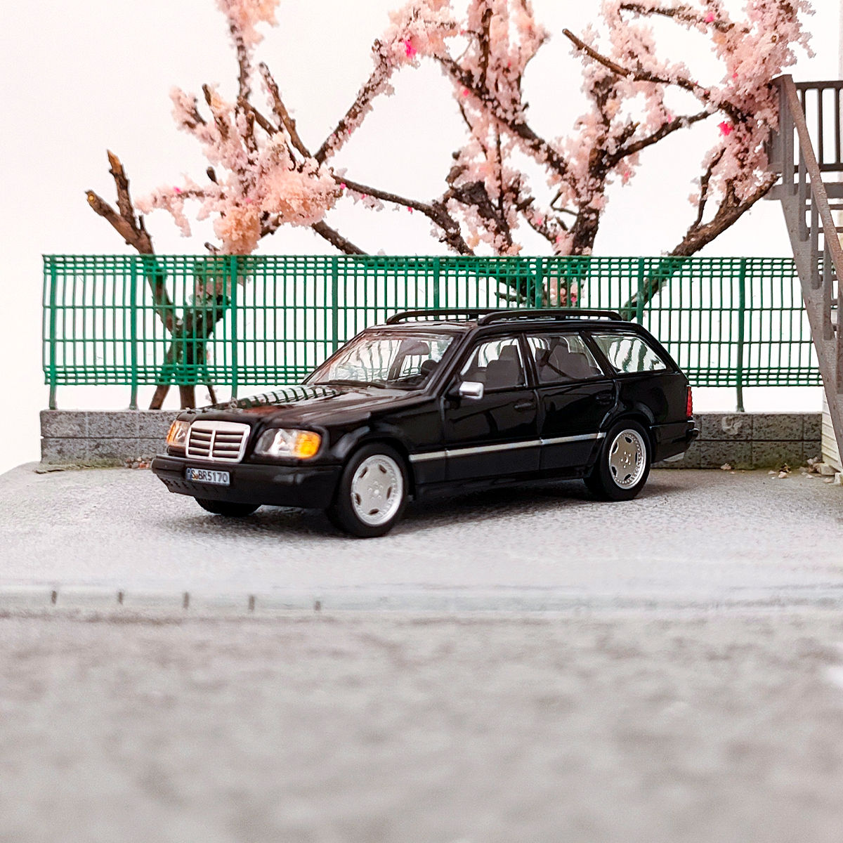 S124 Estate Black with Accessories