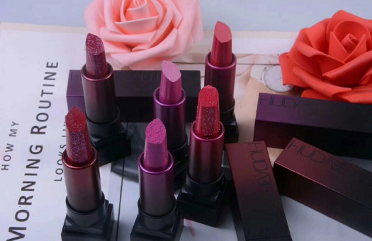 Thumbnail: גילמור ביוטי | שפתונים | ליפסטיקים | אודמים | סט אודמים | סט שפתונים | אודם אדום