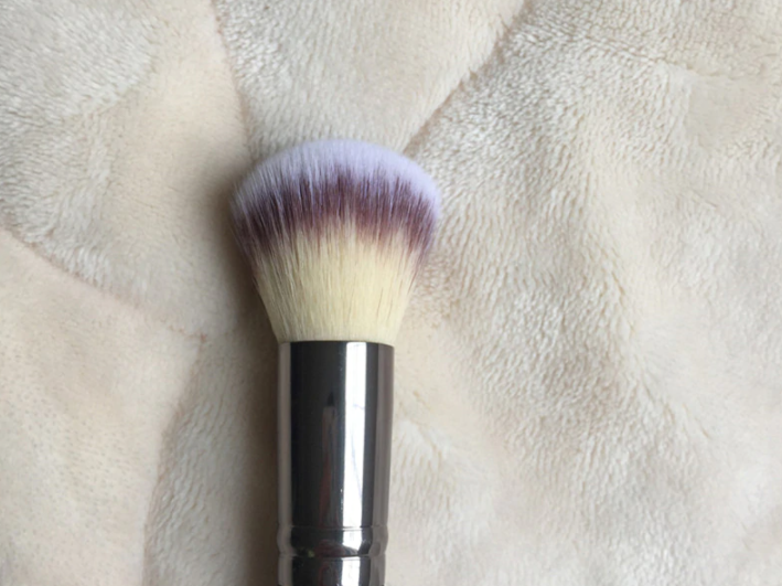 מברשת קונסילר | מברשת סומק | IT Cosmetics | מברשת דו צדדית