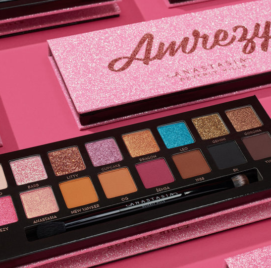 תמונה ממוזערת: אנסטסיה בברלי הילס | איפור זוהר  | פלטה צלליות AMREZY  - אנסטסיה