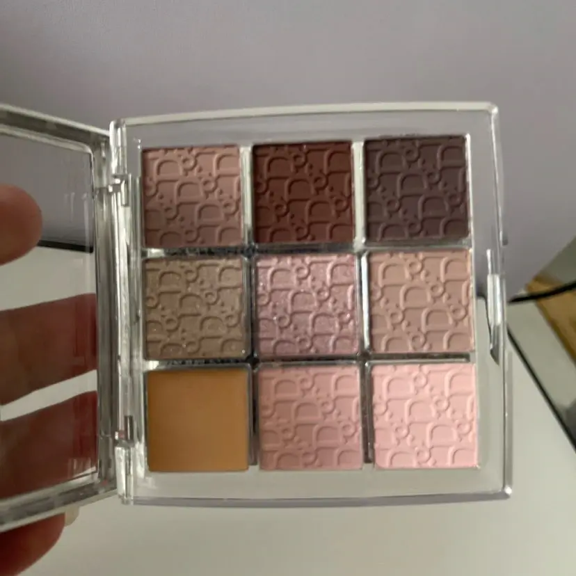 תמונה ממוזערת: פלטה צלליות דיור | צלליות מומלצות | דיור איפור