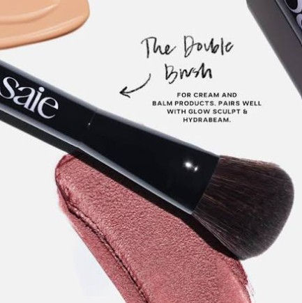מברשת פודרה Saie The Fluffy Brush: פיזור וקיבוע מושלם | מברשת לקיבוע איפור