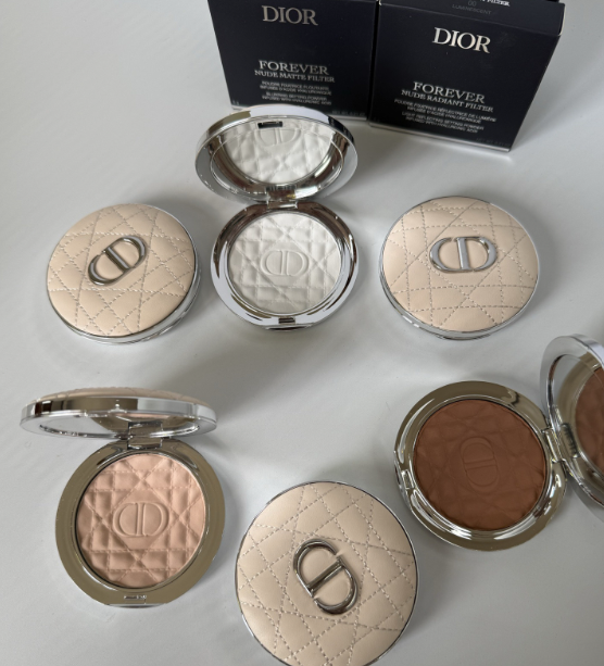 Thumbnail: Dior Forever: פודרה דיור שמעניקה פילטר מושלם, גימור מאט ועור זוהר!