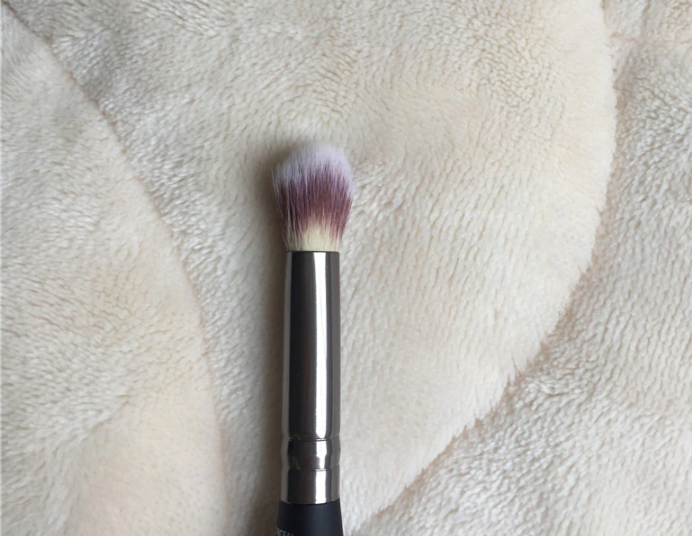 תמונה ממוזערת: IT Cosmetics | מברשת דו צדדית למייקאפ וקונסילר איט קוסמטיקס