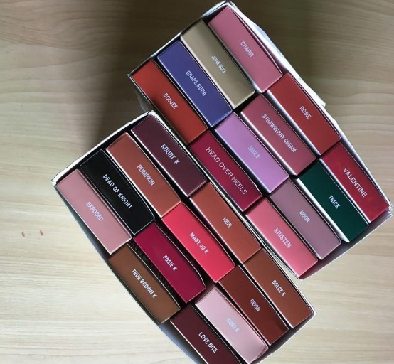 Thumbnail: עיפרון תוחם | ליפסטיקים | איפור רומנטי | שפתונים עמידים | איפור שפתיים עמיד | משלוח חינם