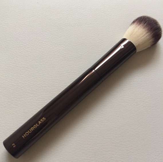 Thumbnail: מברשות איפור מקצועיות | HourGlass | מברשת סומק