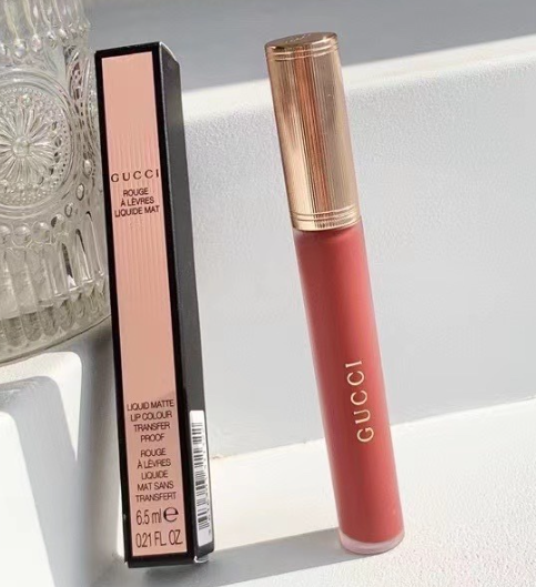 תמונה ממוזערת: שפתון נוזלי גוצ'י | אודם עמיד | ליפגלוס מאט | איפור של גוצ'י