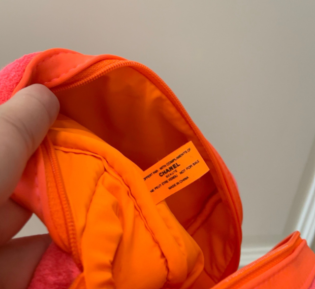 Thumbnail: סט תיקי איפור יוקרתיים של שאנל | תיקי שאנל  | CHANEL Makeup Bags