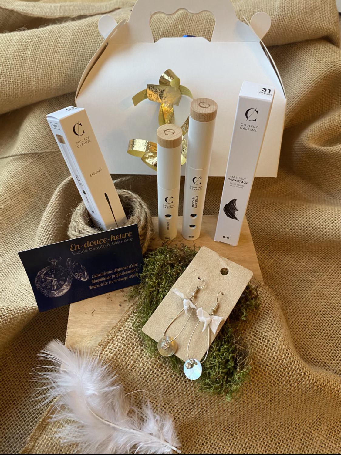 Trio essentiel : Mascara ~ liner ~ boucles d’oreilles 