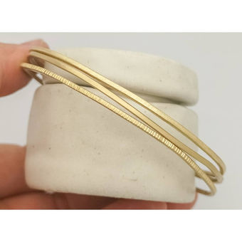 fijne gouden armbanden, in geelgoud