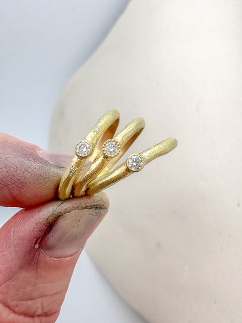 3 ringen met een diamant, elke ring wat anders 