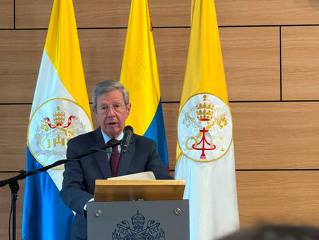 Juan Carlos Esguerra Portocarrero, distinguido como Profesor Emérito por la Pontificia Universidad Javeriana