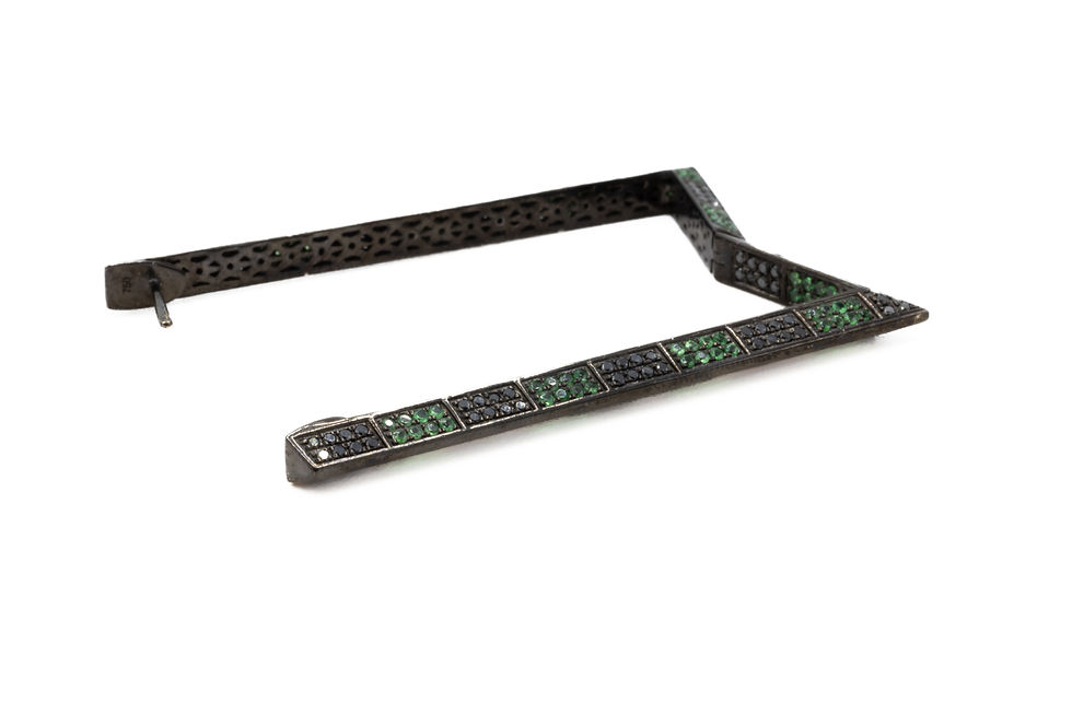 縮圖：Black and green jeweled bracelet on white background. Ofira Jewels.