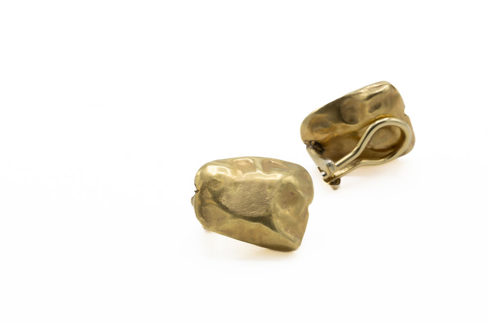 縮圖：Pair of gold earrings on white background, Ofira Jewels. Beautiful jewelry.