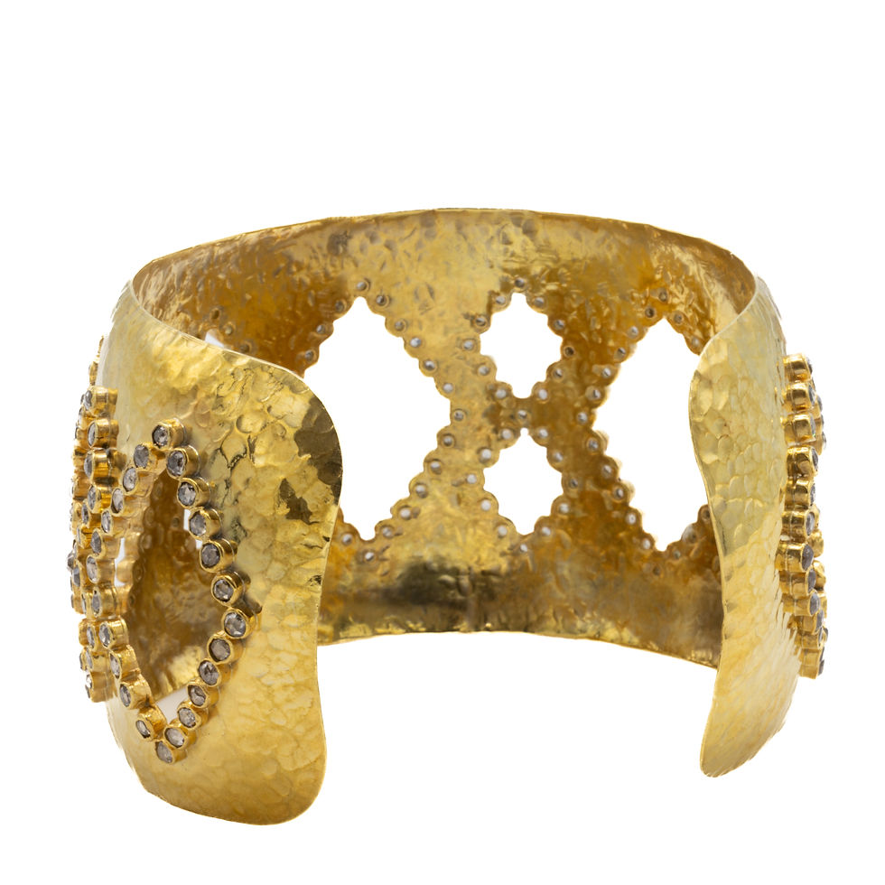 Miniaturbild: Gold cuff bracelet with diamond accents and intricate design, Ofira Jewels.