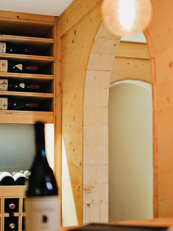 Voûte en bois et niche éclairée, cave à vin sur mesure Bénodet