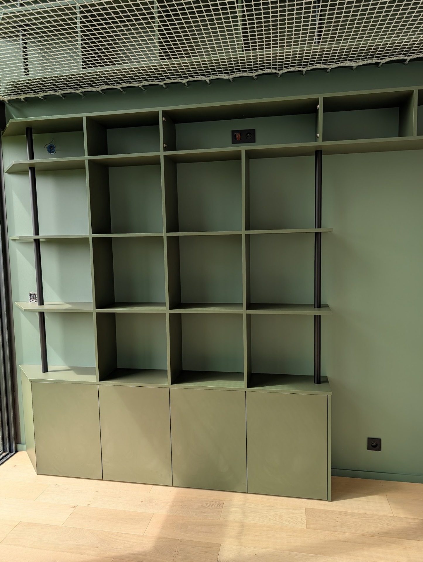 Bibliothèque sur mesure fabriquée à l'atelier de Bénodet