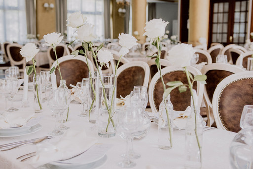 Elegantna vjenčana dekoracija u luksuznom ambijentu hotela Kostelski Buk