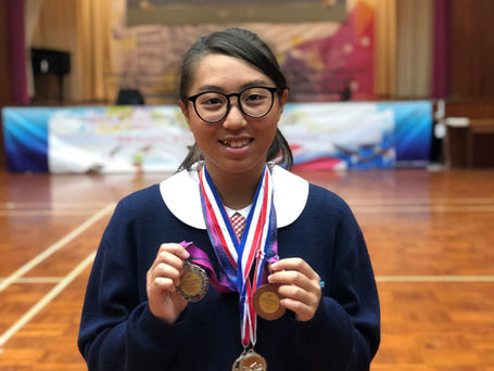 3B 仇同學於保良局中學聯校水運會及西貢及沙田區學界水運會中各得兩面獎牌