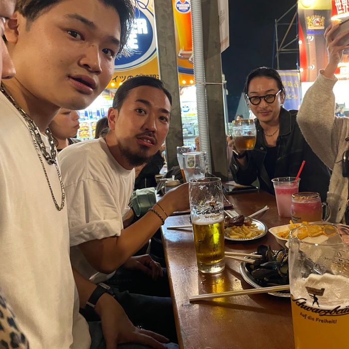 居酒屋でインカメラでみんなで撮影