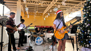 Christmas Fab Café Music Performance