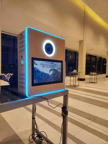 Instant Print Booth by VH Photobooth