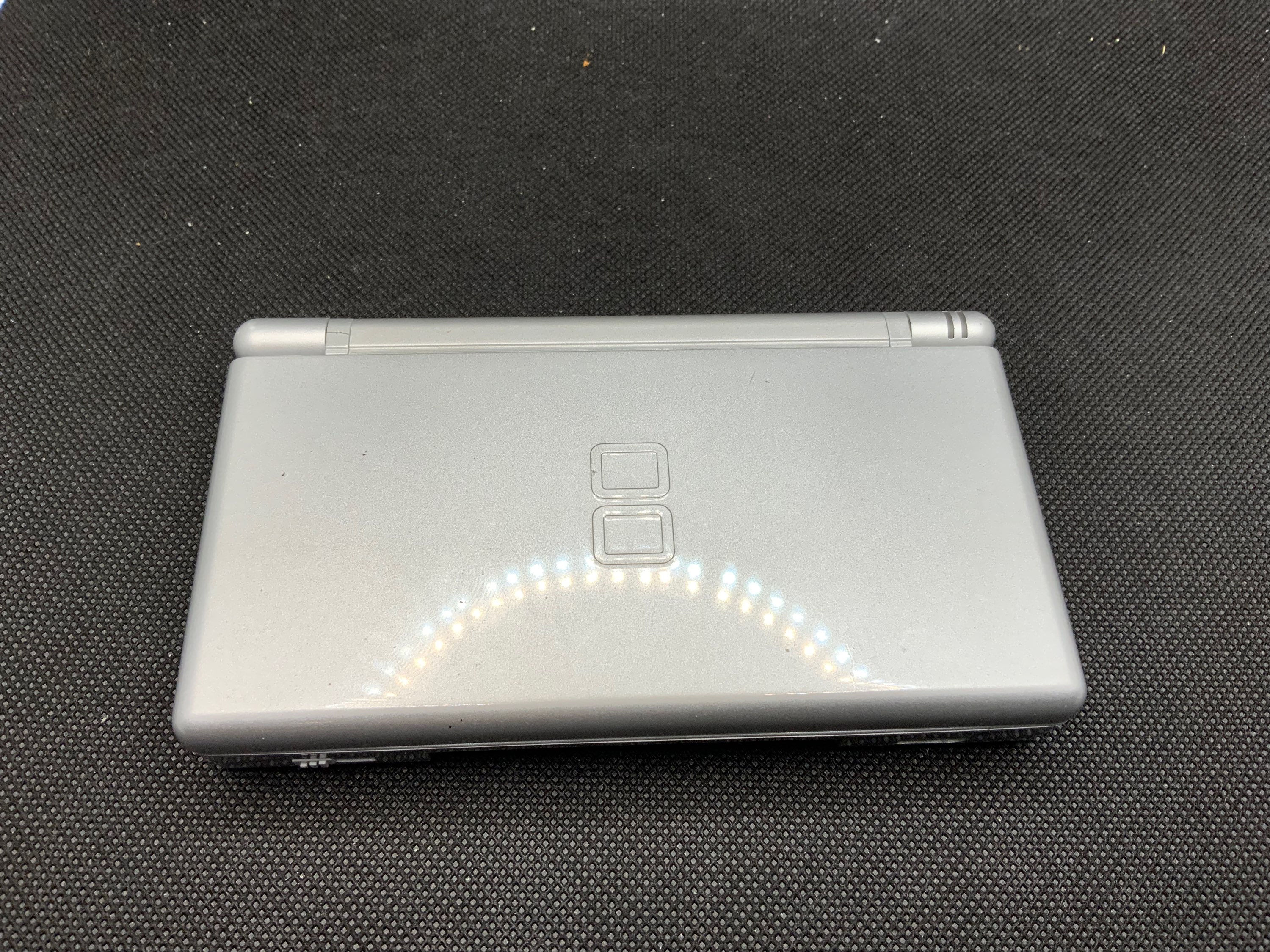 Nintendo DS Lite - Silver- Missing GBA Cover
