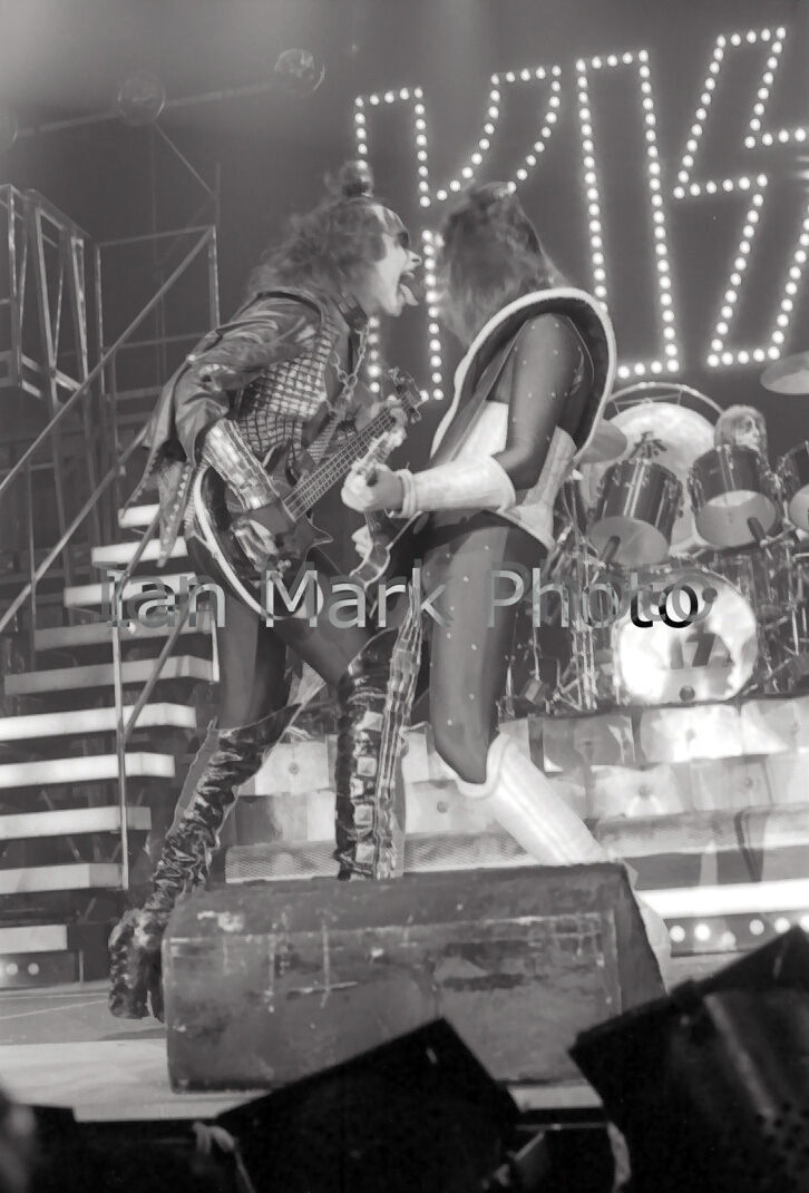 Kiss 8X12 Photo
